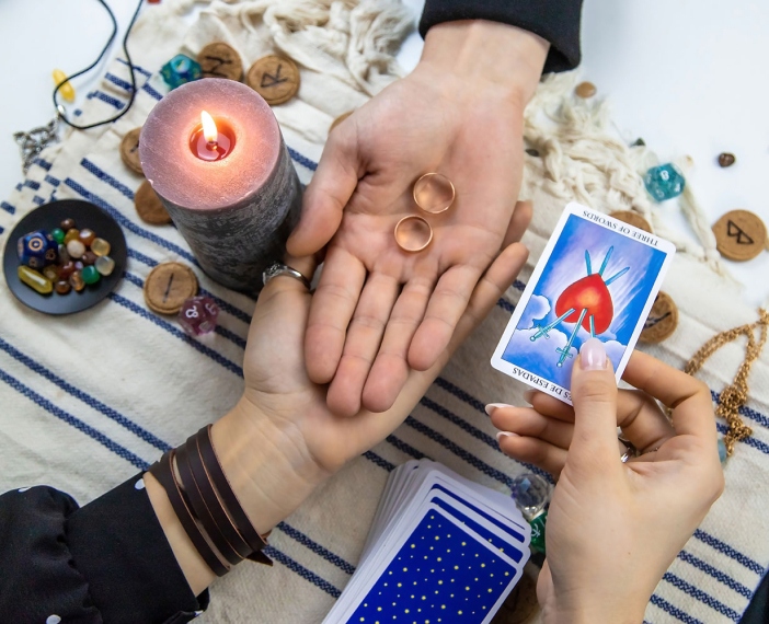 Rittwik Shastri performing astrological remedies and puja for clients